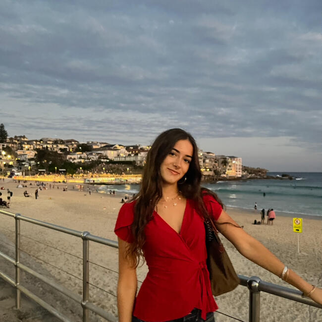 Babysitter in Sydney: Laura