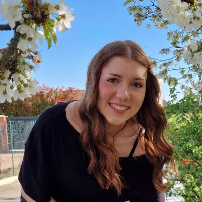 Babysitter in Tart-le-Haut: Jade