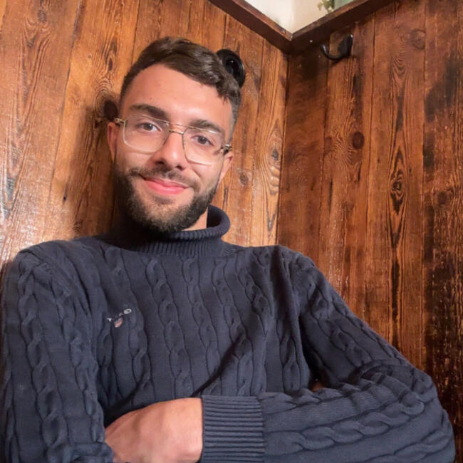 Babysitter in Stockholm: Younas