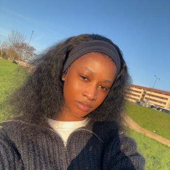 Babysitter in Paris: Isma