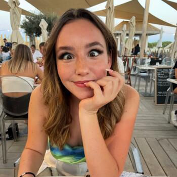 Baby-sitter in Clarensac: Camille