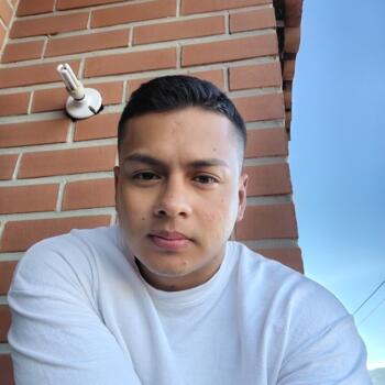 Babysitting job in Medellín: babysitting job Yeison