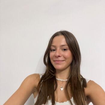 Babysitter Cardano al Campo: Nicole