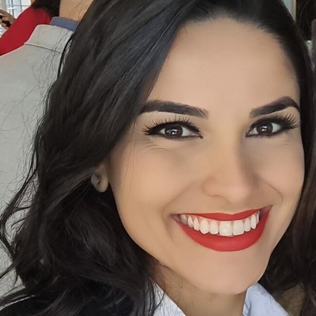 Babysitter in Bragança Paulista: Paula