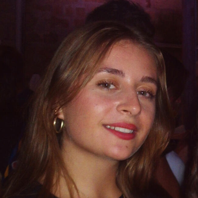 Babysitter in Marseille: Emma