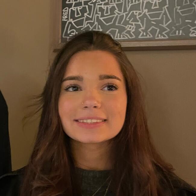 Babysitter in Estillac: Nina