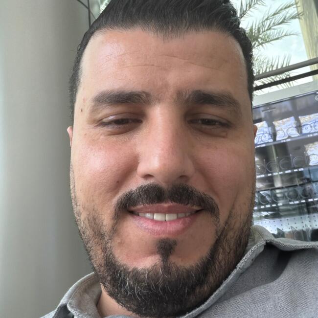 وظيفة جليسة أطفال في عجمان: Mahmoud