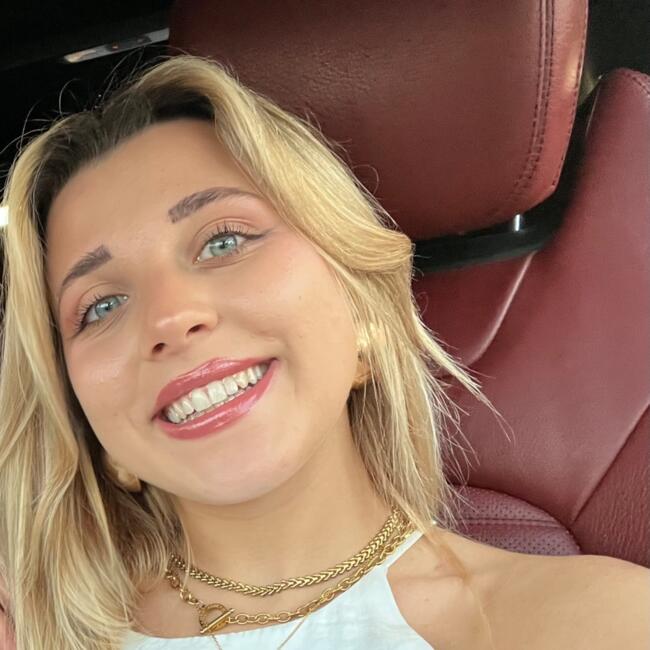 Babysitter in Chicago: Nadia