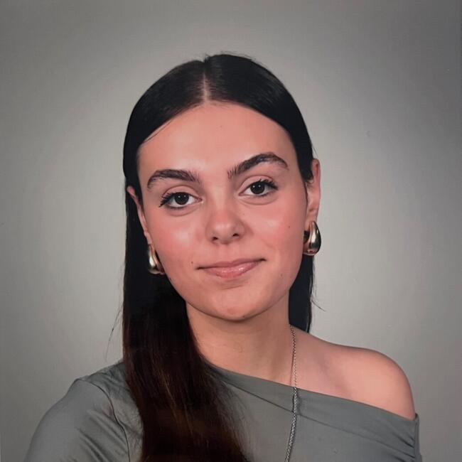 Baby-sitter à Franconville: Ines