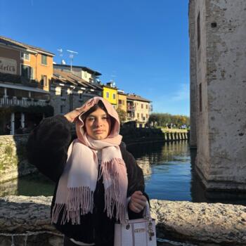 Babysitter Νέα Μάκρη: Βερόνικα