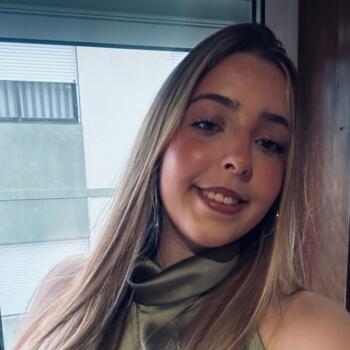 Babysitter in Valbom: Beatriz
