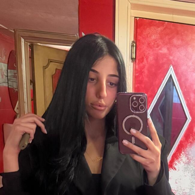 Babysitter in Naples: Adele