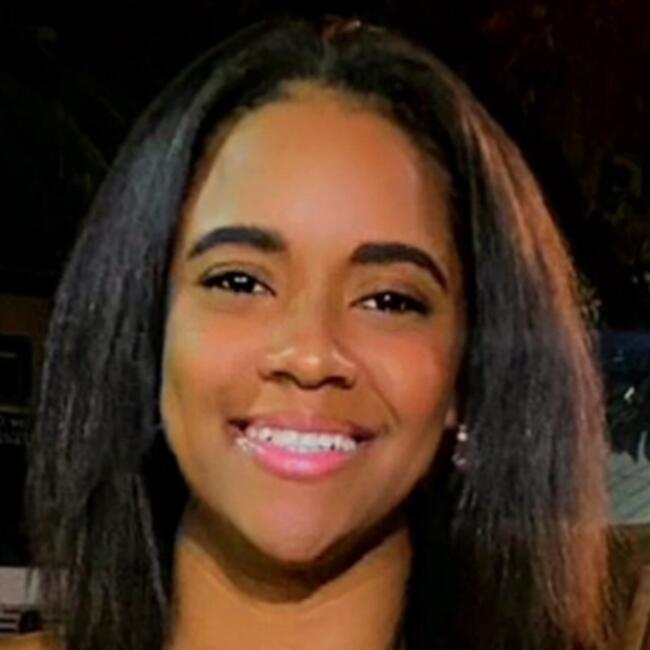 Babysitter in Niterói: Jullya