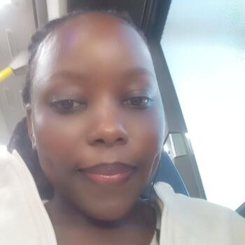 Babysitter in Dubai: Violet