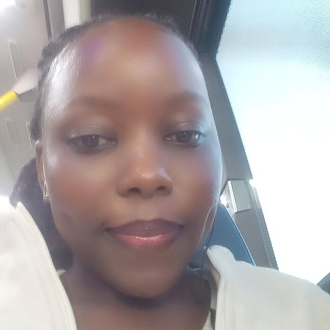 Babysitter in Dubai: Violet