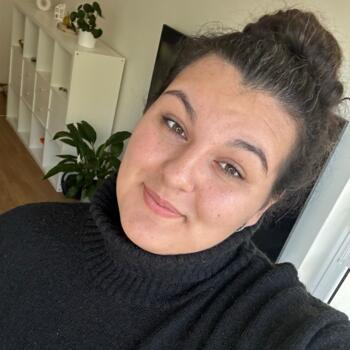 Chůva v Hůry: Leona