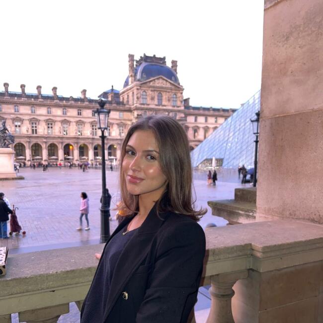 Babysitter in Boulogne-Billancourt: Molly