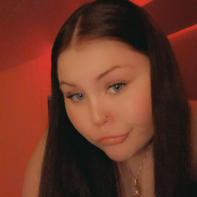 Barnevakt i Ørsta: Alexandra Yksnøy