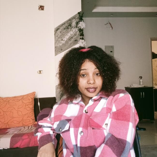 Nanny in Būr Tawfīq: Lily