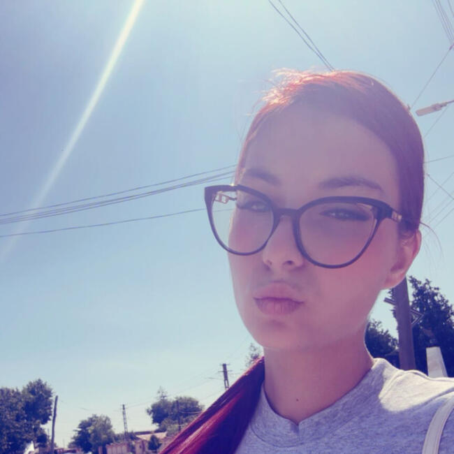 Babysitter in Focşani: Laura
