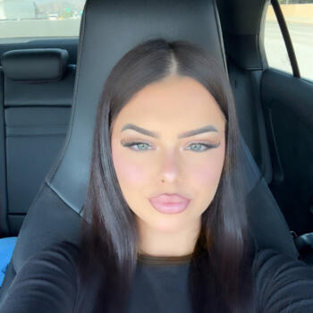 Babysitter in Cannes: Lola