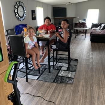 Babysitter in Newport Farms Mobile Home Community: Ambur