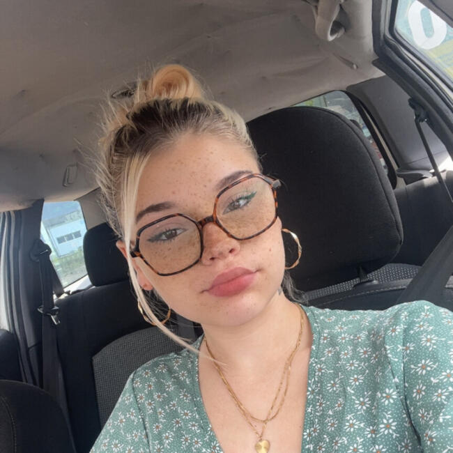 Babysitter in Agen: Julie