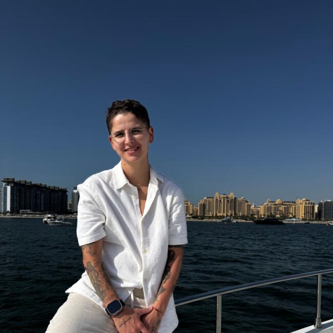 Babysitter in Reykjavik: Ana Bral