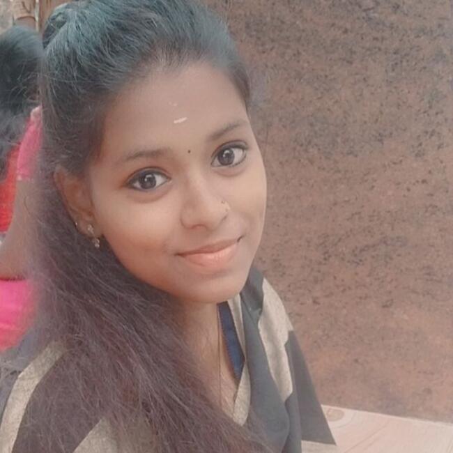 चेन्नई में बेबीसिटर: Kanimozhi