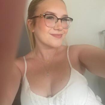 Babysitter in Riverside: Madison
