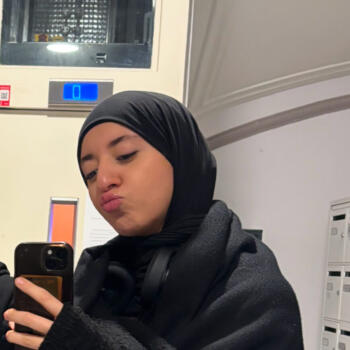 Babysitter in Paris: Hind