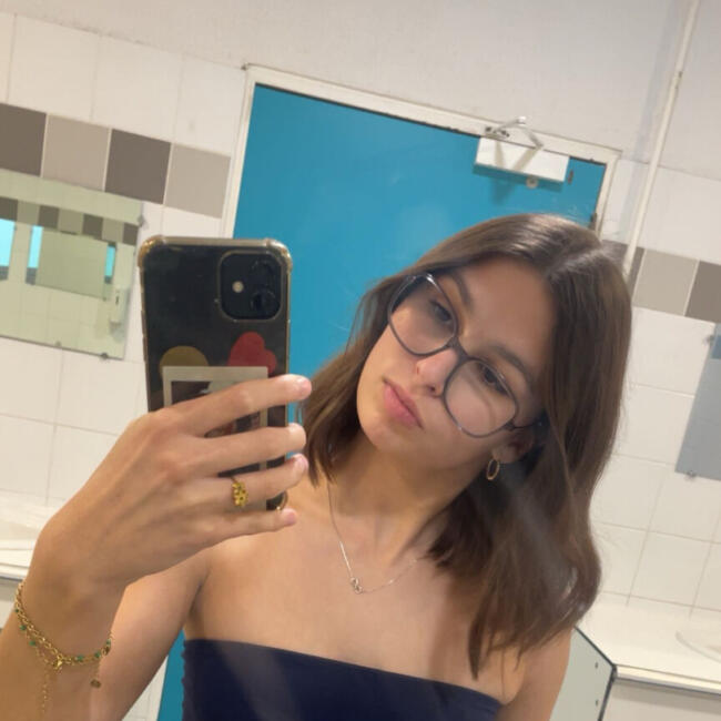Babysitter in Tours: Eva