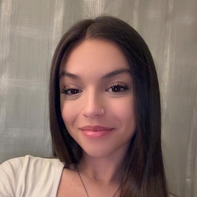 Babysitter in Chilly-Mazarin: Lina