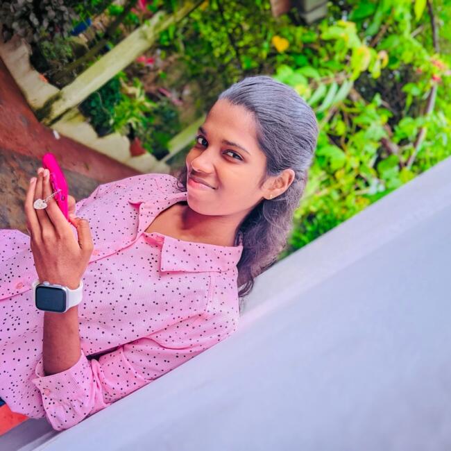 Babysitter in Colombo: Varshalini