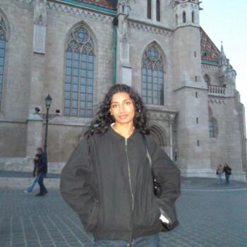 Babysitter Budapest: Haddsa