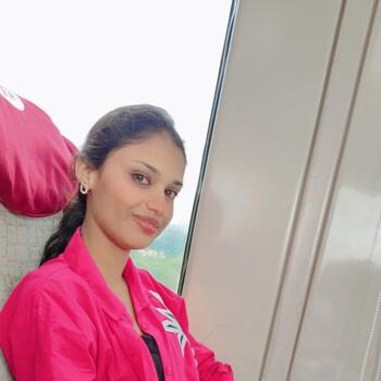 Babysitter Delhi: Aarti