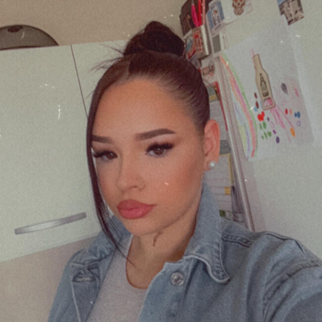 Babysitter in Beuvrages: Naomie