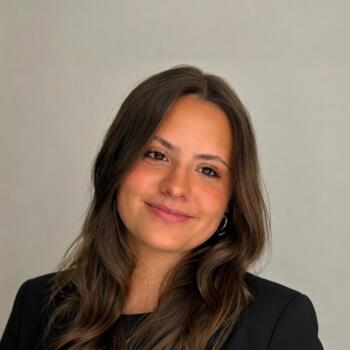 Babysitter in Saint-Marc-Jaumegarde: Louise