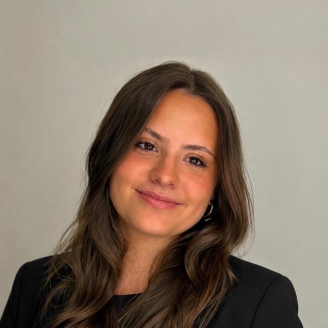 Babysitter in Saint-Marc-Jaumegarde: Louise