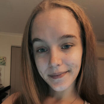 Babysitter in Gracemere: Elise