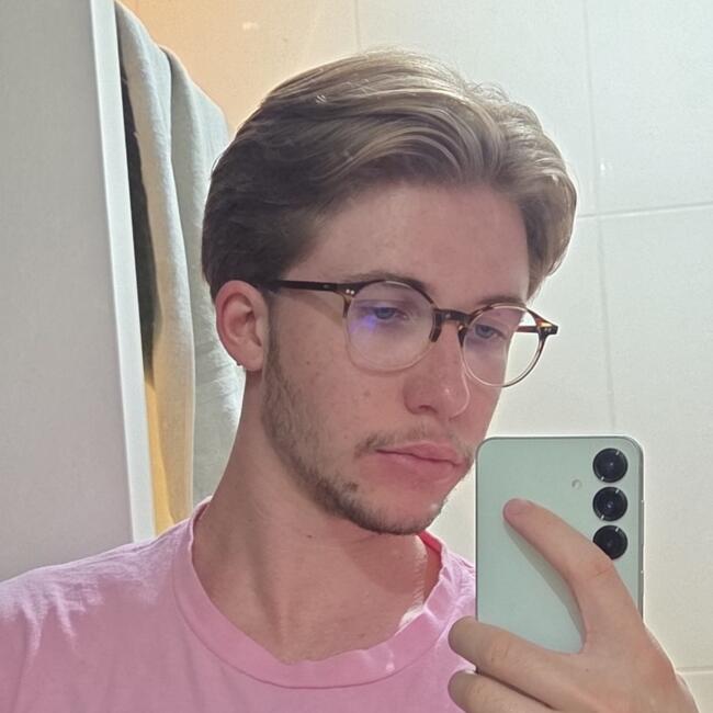 Babysitter in Saint-Yrieix-sur-Charente: Ewen