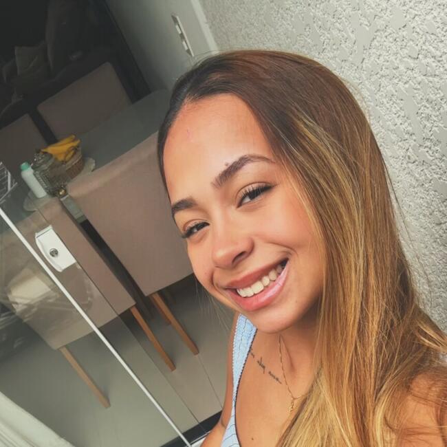 Babysitter in Curitiba: Emanuelle