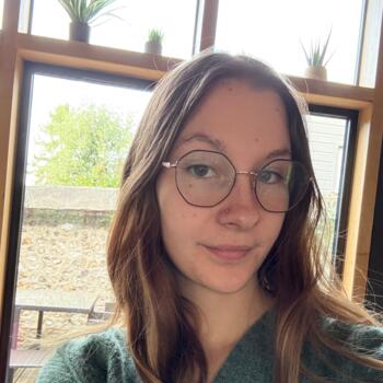 Babysitter in Saint-Pierre-la-Cour: CharlotteTzt