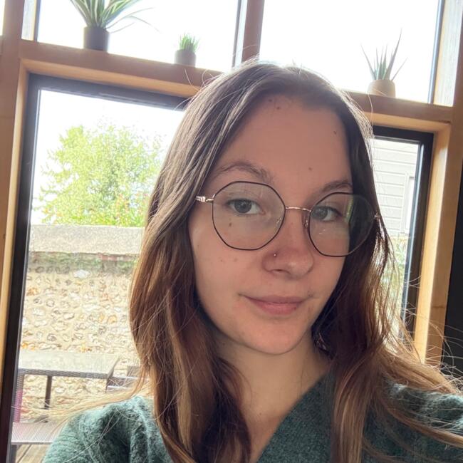 Babysitter in Saint-Pierre-la-Cour: CharlotteTzt