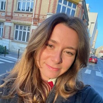 Babysitter in Biarritz: Claire