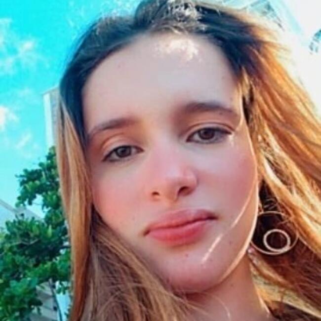 Babysitter in Guarujá: Yasmin