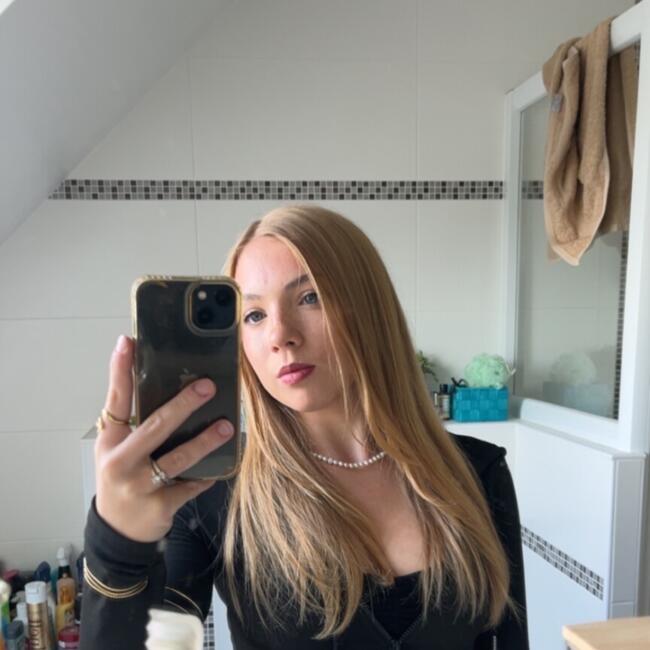 Babysitter in Plescop: Juline