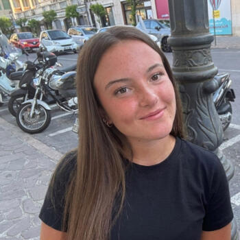 Babysitter in Andora: Nicole