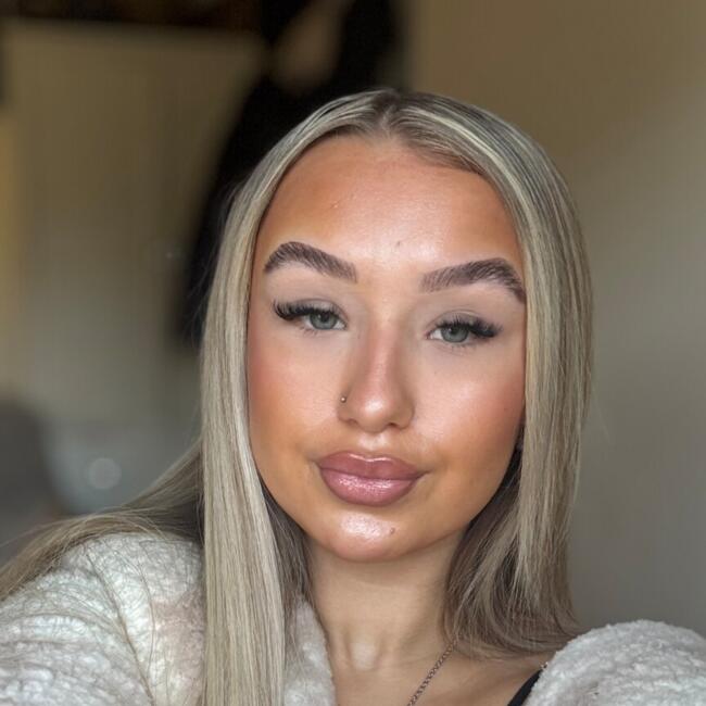 Babysitter in Milton Keynes: Amy