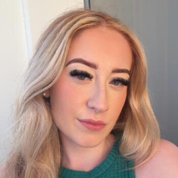 Babysitter in March: Issy